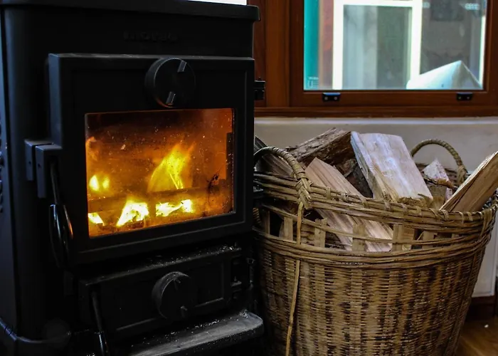 Tomah Retreat - Studio Relax With Fireplace